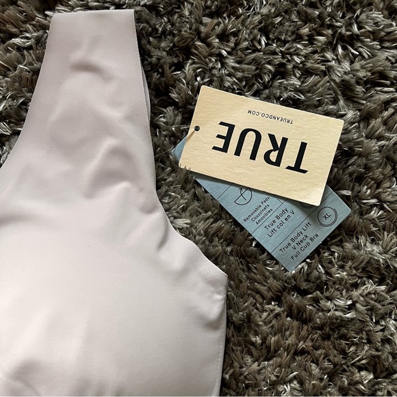 True & Co• Body Lift V-Neck Full Cup Bralette - Picture 4 of 14